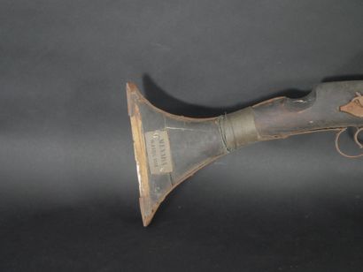 null Berber RIFLE in wood and metal bearing a plate "MENABA / April 16, 1908". Length:...