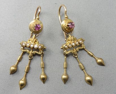 null Earrings in gold 750°/00, enriched with half fine pearls and an amethyst, articulated...