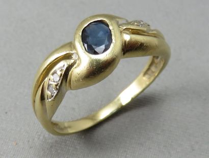 null Ring in gold 750°/00, with an oval faceted sapphire set with 8/8 cut diamonds.
...