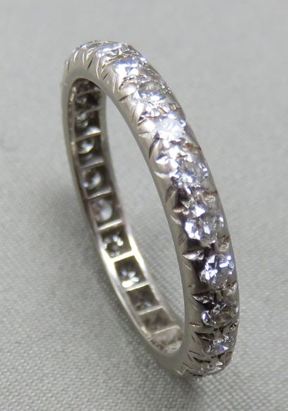 null Wedding ring in white gold 750°/00 set with brilliant-cut diamonds.
Weight:...