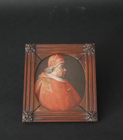 null Ecole Italienne du XIXème. Portrait de profil de Clément XIII. Huile sur panneau....