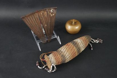 null Lot including :
-straight calabash penis case
decorated with pearls. Papua,...