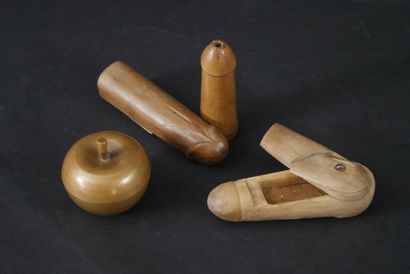 null Set of three phallic snuffboxes in carved wood. Two secret models. Folk art,...