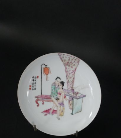 null Lot including a polylobed plate and a cup with erotic subjects.
China, Canton...