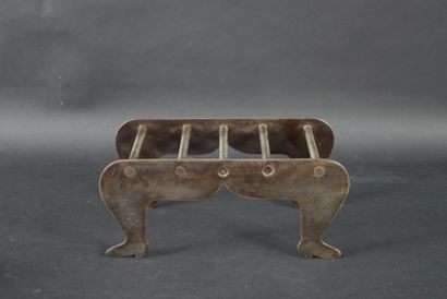 null Beautiful iron iron rest. Feet in the shape of booted legs. France, circa 1900.
Size:...