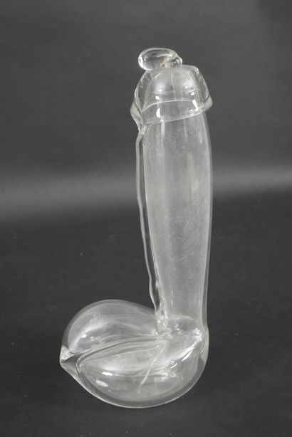 null Beautiful blown glass phallus carafe.
Drop-shaped stopper. Crack underneath.
Height:...