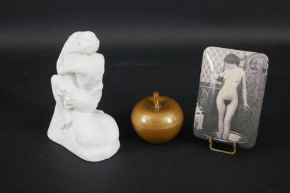 null Lot including:
-Bruno Zach (after), woman and phallus.
Bisque subject. Contemporary...
