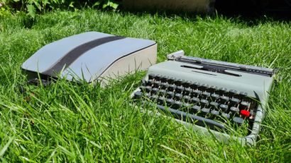 Machine à écrire vintage Olivetti Lettera...