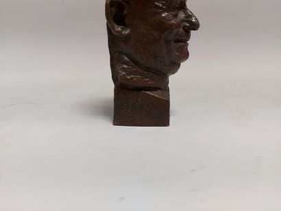 null Serge YOURIEVITCH (1876-1969). Portrait of a man with a cap, 1922-1927. Bronze...