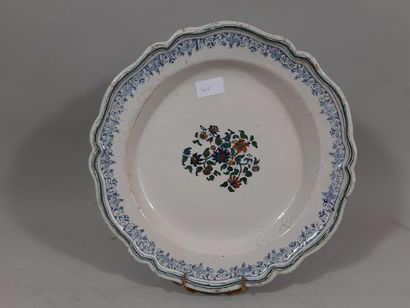 null ROUEN, 19th. Oval earthenware dish with a contoured rim decorated with blue...
