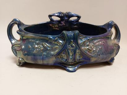 null Alphonse CYTERE (1861-1941) for the RAMBERVILLERS factory. Oval planter with...
