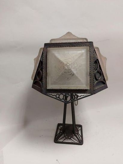 null MULLER BROWN BROWN to LUNEVILLE. Mushroom lamp in pressed-moulded glass, openwork...