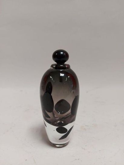 null Véronique MONOD (born in 1954). BOTTLE and its stopper in blown glass decorated...