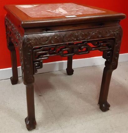 null CHINA, 19th. SQUARE BOTTOM TABLE in openwork rosewood carved with flowers around...