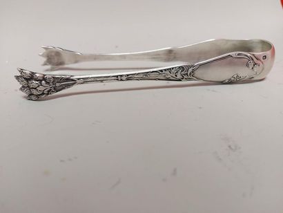 null Art Nouveau silver sugar tongs. Minerva punch, goldsmith BOULENGER. Height:...