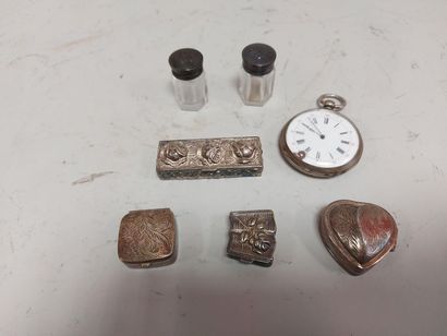 null 2 pill boxes (weight 30 g) and silver gusset watch. A pair of silver-mounted...