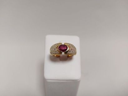 null Yellow gold ring set with a ruby of about 2 ct. with pavings of brilliants....