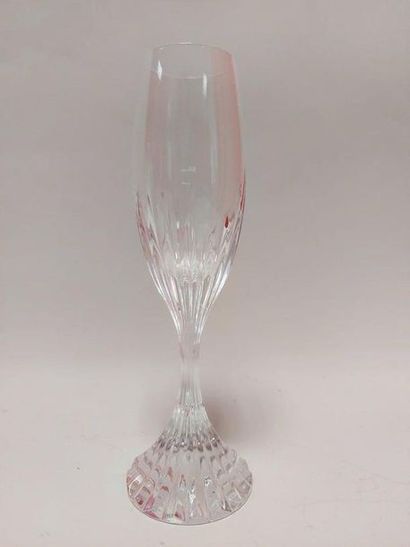 null BACCARAT. CONTINUOUS 10 crystal FLUTES à CHAMPAGNE. Height: 21,5 cm
