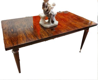 null Dining room table from the 1960s, varnished burr walnut top, quiver legs in...