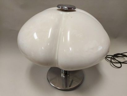 null Gae AULENTI (1927-2012). Quadrifoglio design lamp in white plastic and aluminium....