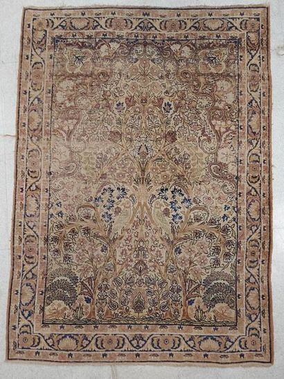 null RUG KIRMAN LAVER (Iran) late 19th century woollen rug decorated with flowers,...