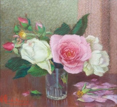 null Hippolyte MADELAINE (1871-1966)
Roses in a glass
Pastel on paper signed lower...