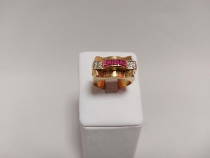 null Yellow gold ring from the 1940's set with a line of 4 calibrated red stones...