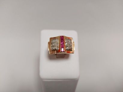 null Yellow gold ring of the years 1940 formed by a line of 4 calibrated red stones...