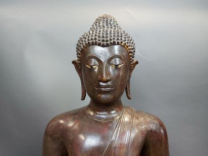 null SIAM, époque SUKHOTAI, XVème. Important Bouddha assis en bronze faisant le geste...