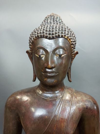 null SIAM, époque SUKHOTAI, XVème. Important Bouddha assis en bronze faisant le geste...