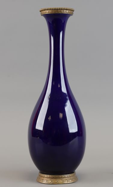 Paul MILET in SEVRES (1870-1950). Vase soliflore...