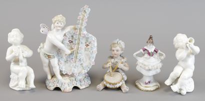 PORCELAINE ALLEMANDE. 4 statuettes en porcelaine...