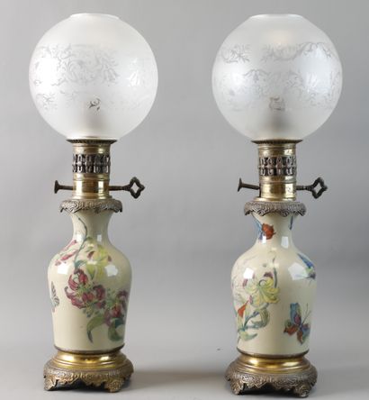 PAIRE de LAMPES à PETROLE d'époque fin XIXème...