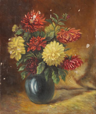 null Simone BELLE, 20th century French school. Vase of dahlias, 1931. Oil on canvas...
