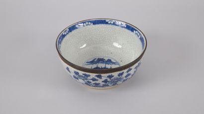 CHINE, NANKIN, fin XIXème. JATTE en porcelaine...