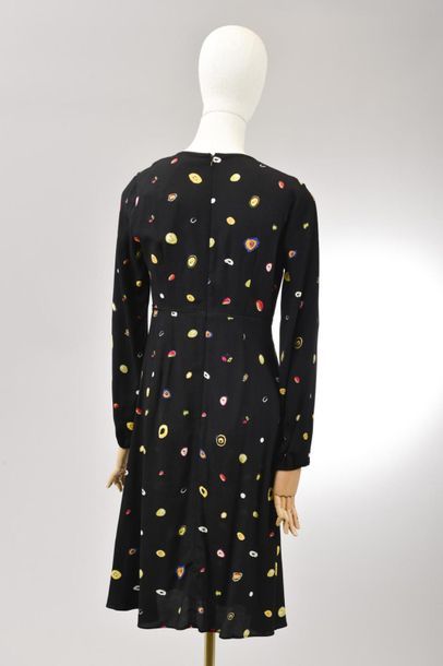 null *DVF – Diane Von Fürstenberg

Ensemble de vêtements taille 2 comprenant:

-Robe...