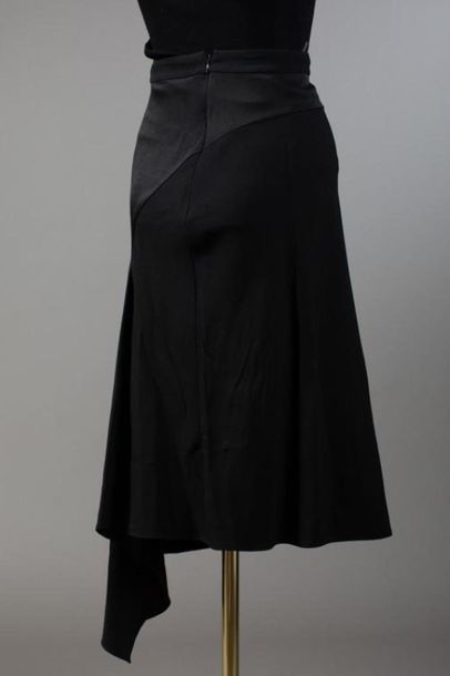 null *DVF – Diane Von Fürstenberg

Ensemble de vêtements taille 2 comprenant:

-Robe...