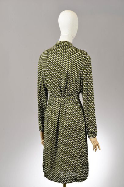 null *DVF - Diane Von Fürstenberg

Set of clothes size 2 including:

-Dress in floral...
