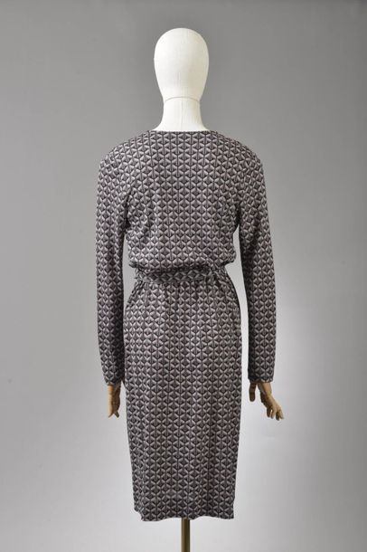 null *DVF - Diane Von Fürstenberg

Set of clothes size 2 including:

-Long silk chiffon...