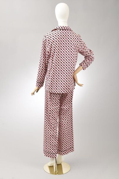 null *DVF - Diane Von Fürstenberg

Set of clothes size S including:

-Cotton pyjamas,...