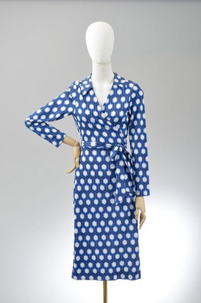 null *DVF – Diane Von Fürstenberg

Ensemble de vêtements taille XXS comprenant:

-Fond...