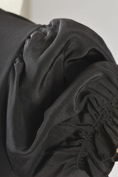 null *DVF - Diane Von Fürstenberg

Set of clothes size XXS including:

-Long silk...
