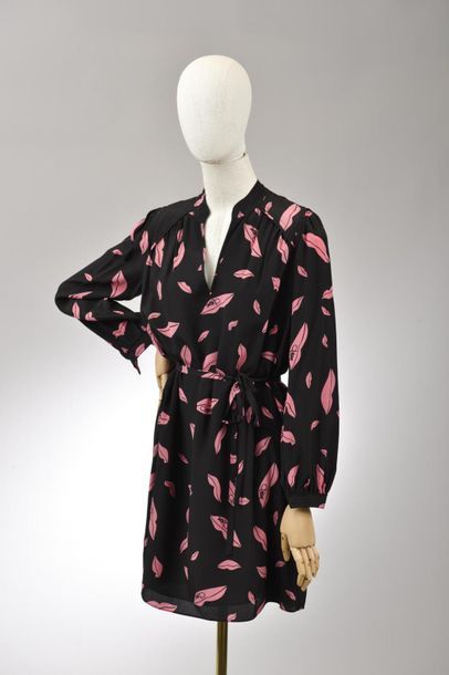 null *DVF - Diane Von Fürstenberg

Set of clothes size S including:

-Silk dress,...
