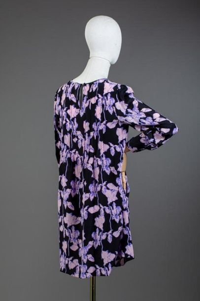 null *DVF - Diane Von Fürstenberg

Set of clothes size S including:

-Silk dress,...