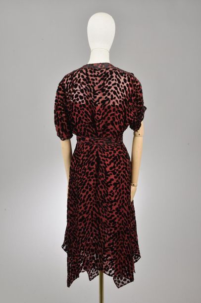 null *DVF – Diane Von Fürstenberg

Ensemble de vêtements taille S comprenant:

-Robe...