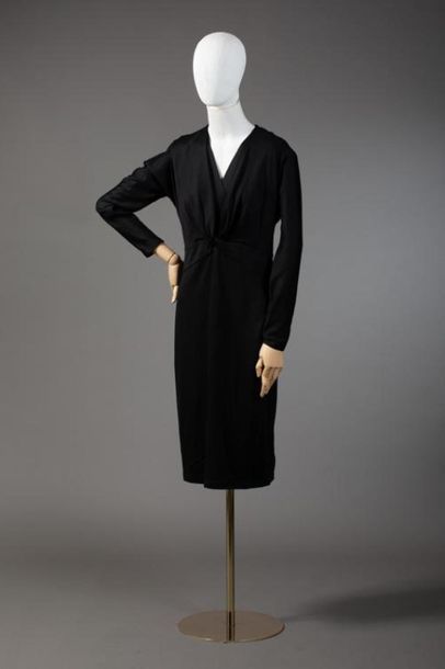 null *DVF – Diane Von Fürstenberg

Ensemble de vêtements taille S comprenant:

-Robe...