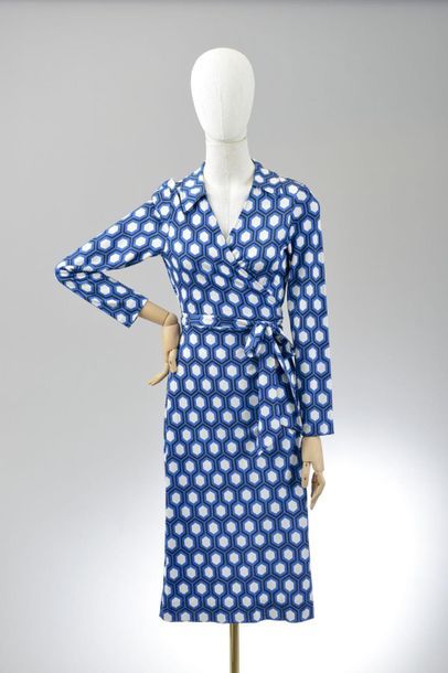 null *DVF - Diane Von Fürstenberg

Set of clothes size S including:

-Wrap dress...