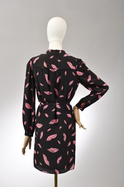 null *DVF – Diane Von Fürstenberg

Ensemble de vêtements taille XXS comprenant:

-Robe...