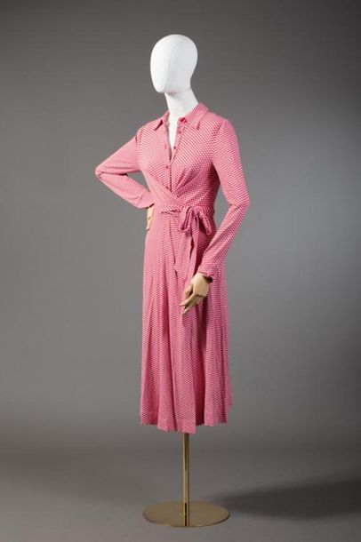 null *DVF - Diane Von Fürstenberg

Set of clothes size S including:

-Blouse in chiffon,...