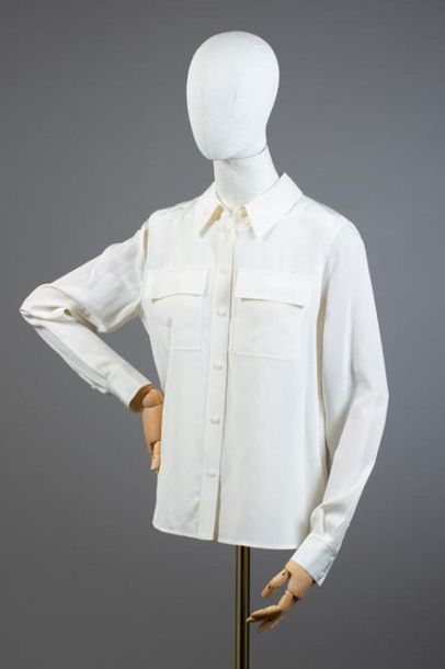 null *DVF - Diane Von Fürstenberg

Set of clothes size S including:

-Cotton T-shirt,...